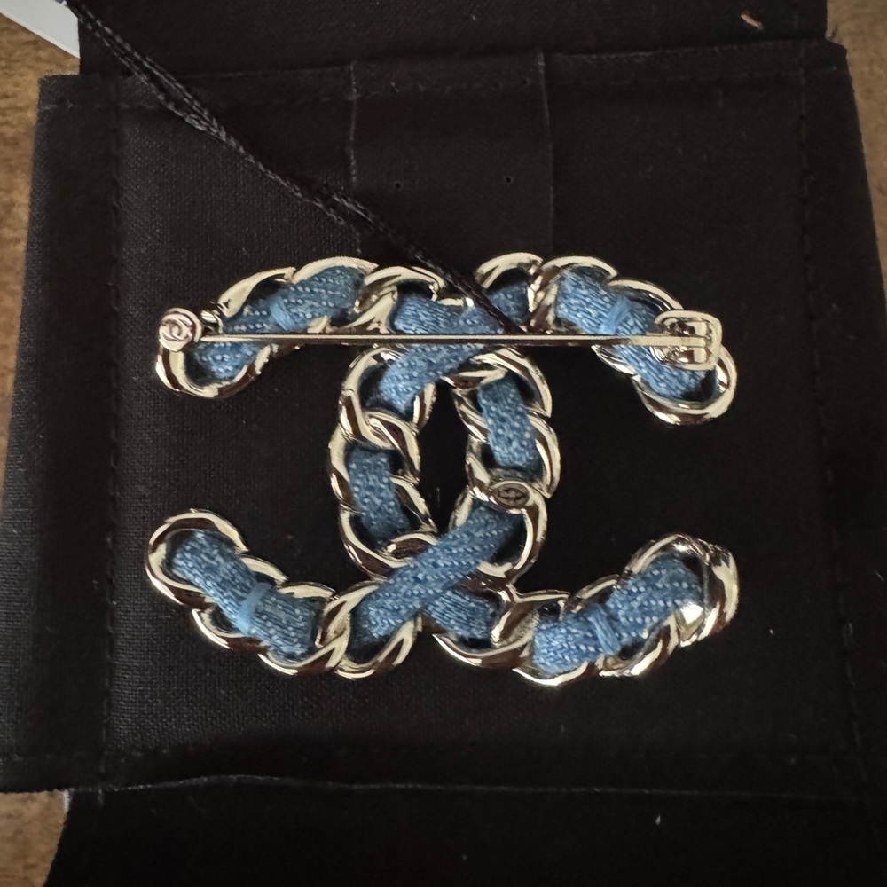 CHANEL Silver and Blue Brooch - Picture 2 of 6